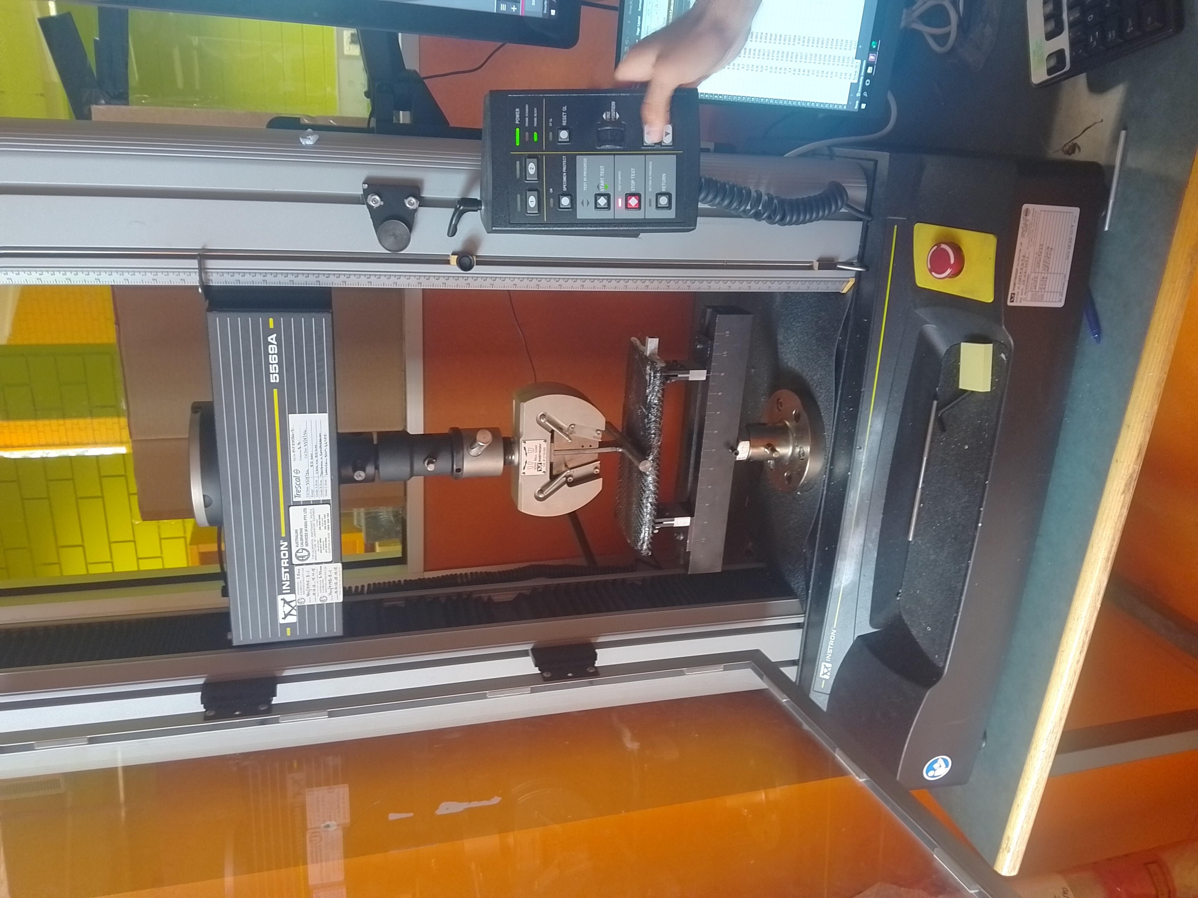 Three-point bend test on an Instron rig